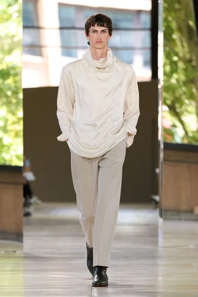Look 50